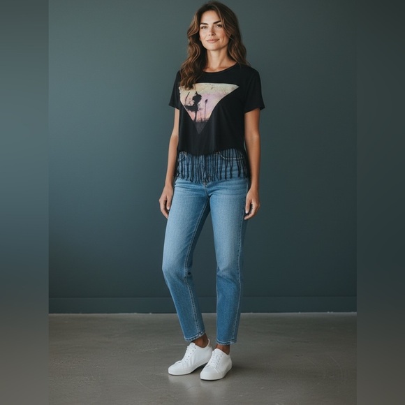 Chic Black Fringe Graphic Tee - Picture 12 of 12